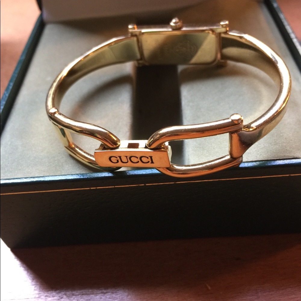 Gucci Vintage Tonneau 1500 Bracelet Watch - Picture 6 of 7
